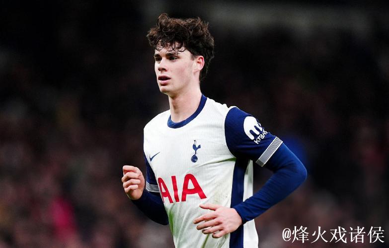 库杜斯：我们的表现不够好；很高兴看到阿奇-格雷想要控球